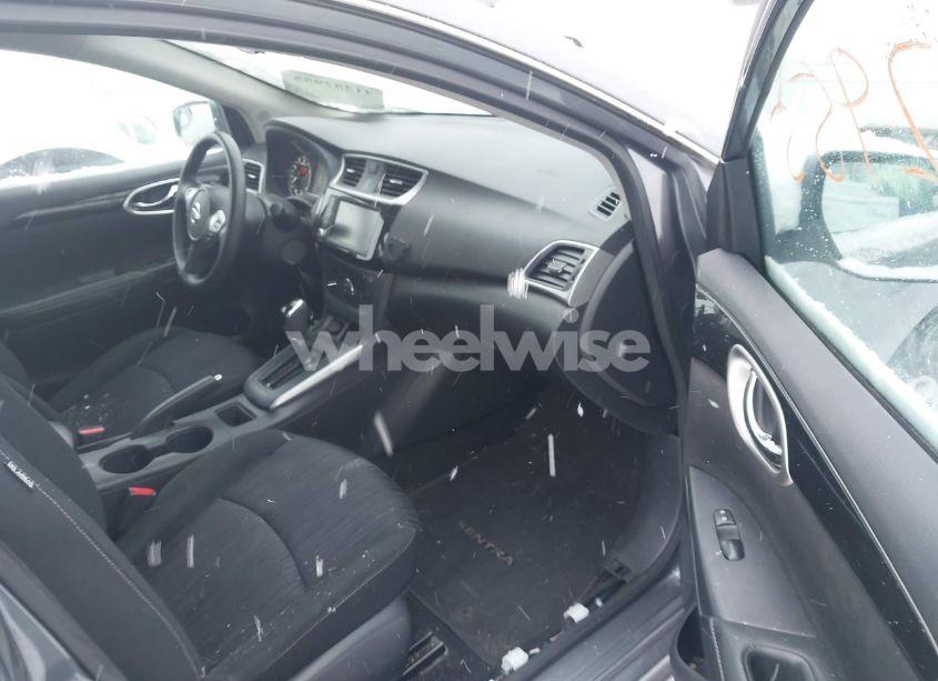 Photo 5 of 2019 Nissan Sentra SV (VIN 3N1AB7AP2KY447752)