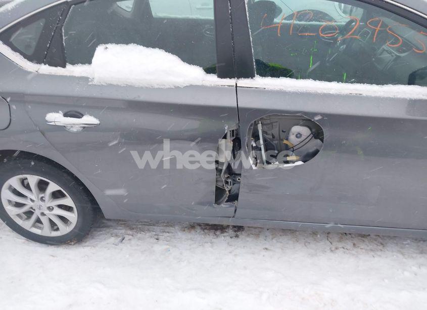 Photo 6 of 2019 Nissan Sentra SV (VIN 3N1AB7AP2KY447752)