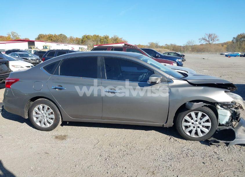 Photo 13 of 2016 Nissan Sentra SV (VIN 3N1AB7AP3GL671424)