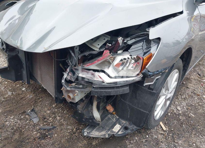 Photo 6 of 2018 Nissan Sentra SV (VIN 3N1AB7AP3JL616964)