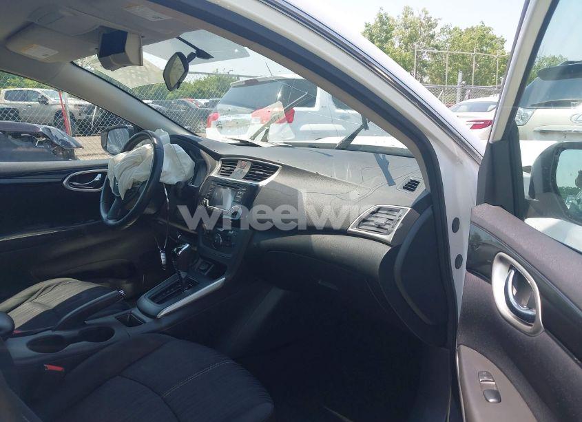 Photo 5 of 2018 Nissan Sentra SV (VIN 3N1AB7AP3JL622179)