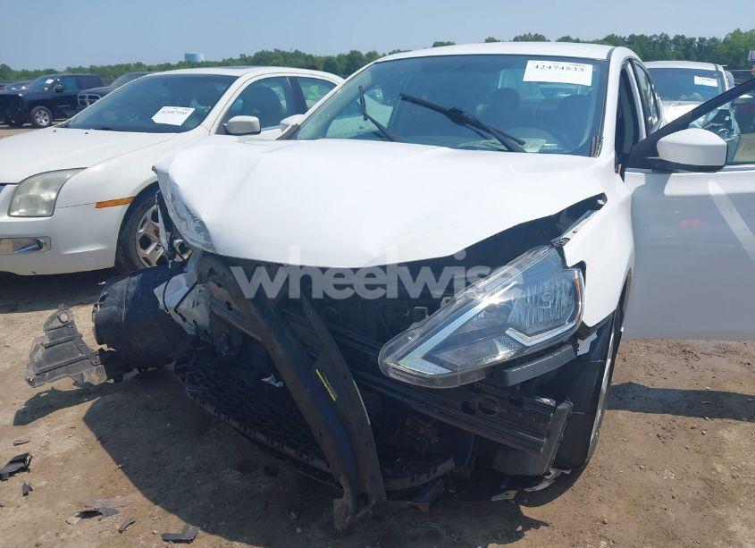 Photo 6 of 2018 Nissan Sentra SV (VIN 3N1AB7AP3JL622179)