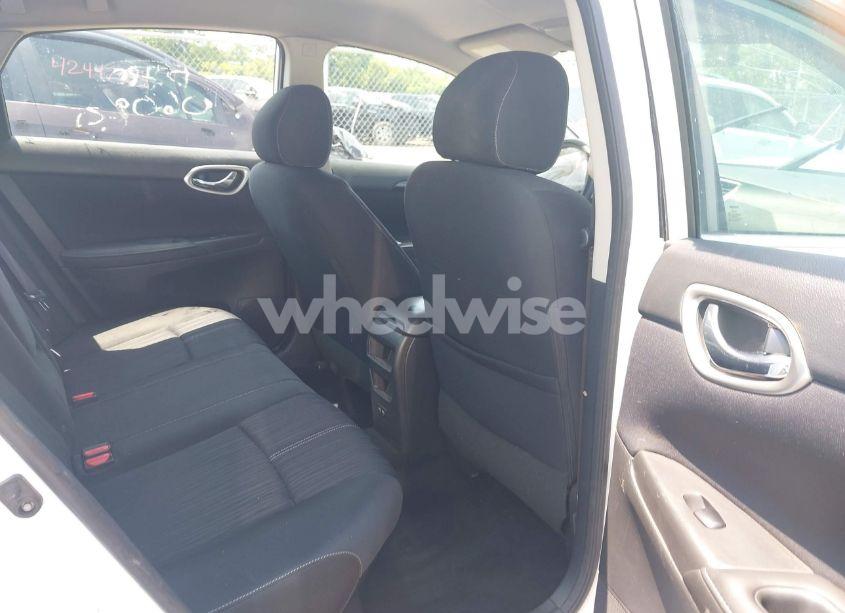 Photo 8 of 2018 Nissan Sentra SV (VIN 3N1AB7AP3JL622179)