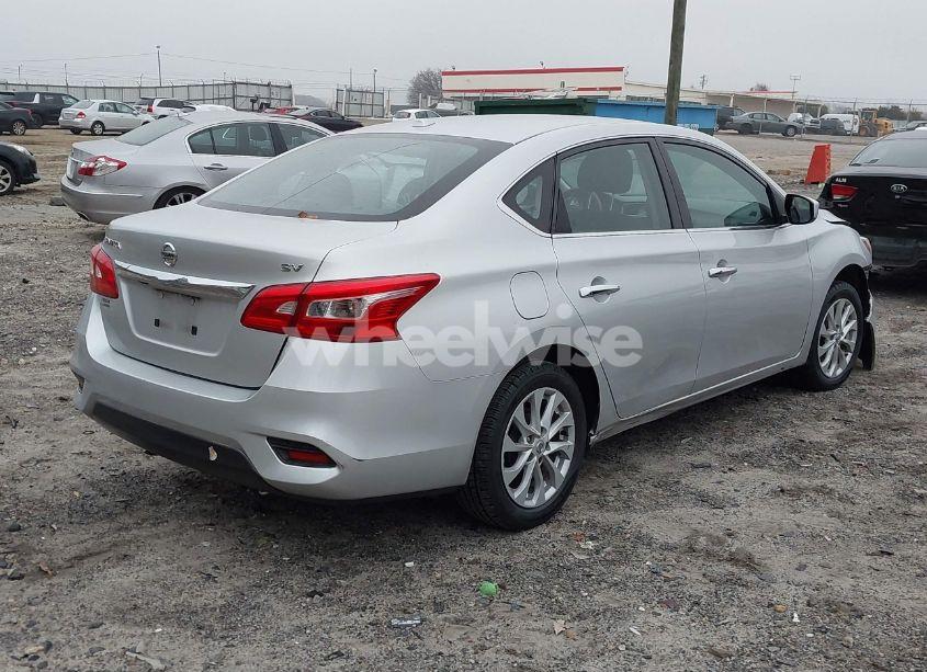 Photo 4 of 2018 Nissan Sentra SV (VIN 3N1AB7AP3JL627785)