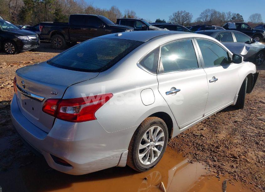Photo 4 of 2018 Nissan Sentra SV (VIN 3N1AB7AP3JL630010)