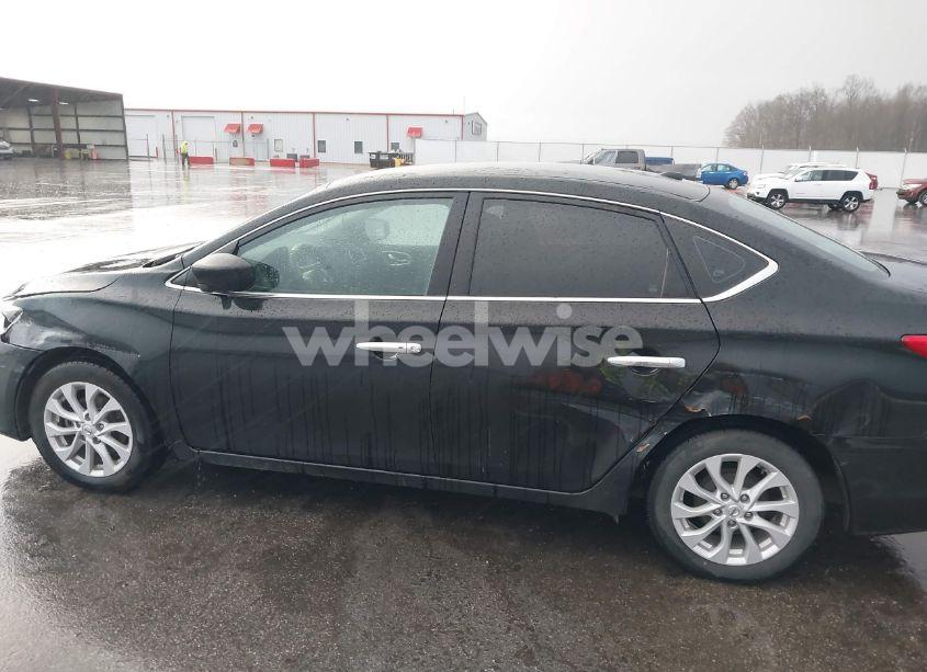 Photo 6 of 2018 Nissan Sentra SV (VIN 3N1AB7AP3JL656154)