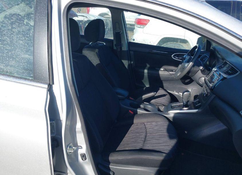 Photo 5 of 2018 Nissan Sentra SV (VIN 3N1AB7AP3JY225347)