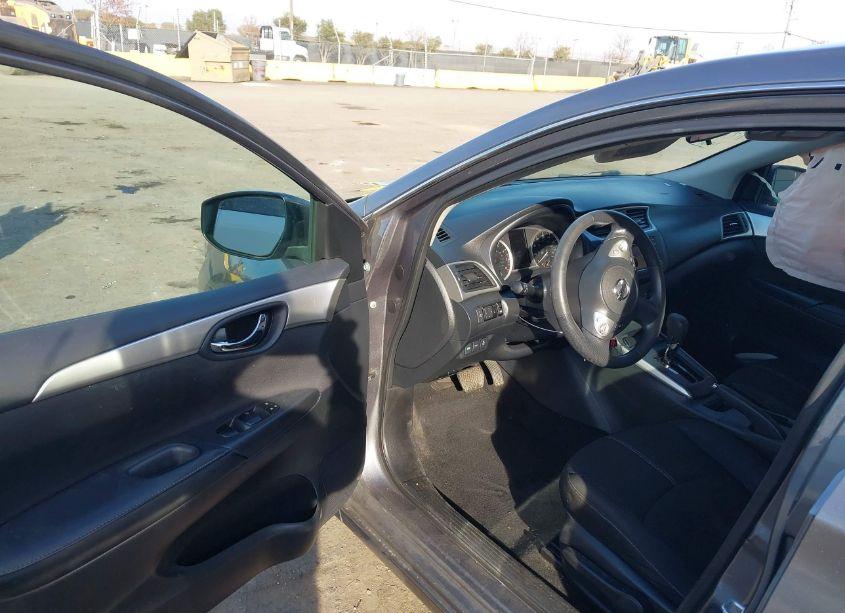 Photo 5 of 2018 Nissan Sentra S (VIN 3N1AB7AP3JY241676)