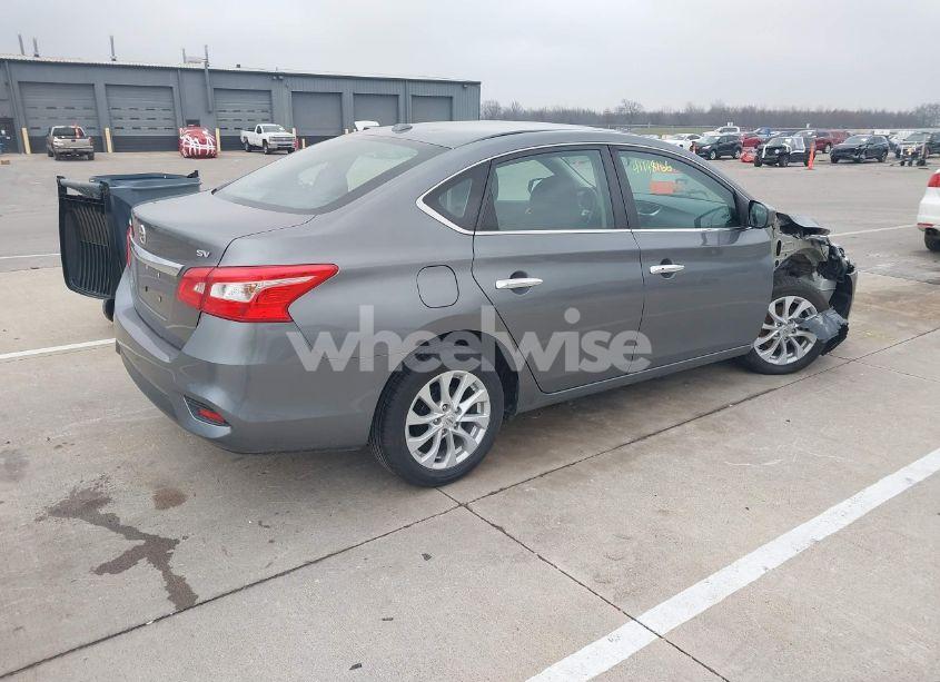 Photo 4 of 2018 Nissan Sentra SV (VIN 3N1AB7AP3JY288271)