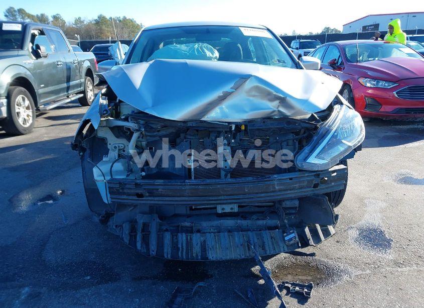 Photo 6 of 2018 Nissan Sentra S (VIN 3N1AB7AP3JY319924)