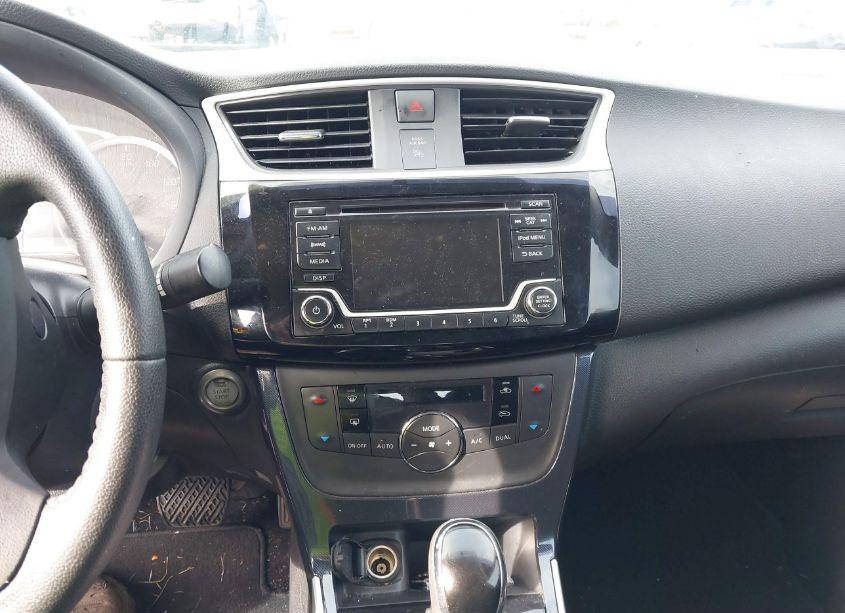 Photo 17 of 2018 Nissan Sentra SR (VIN 3N1AB7AP3JY326162)