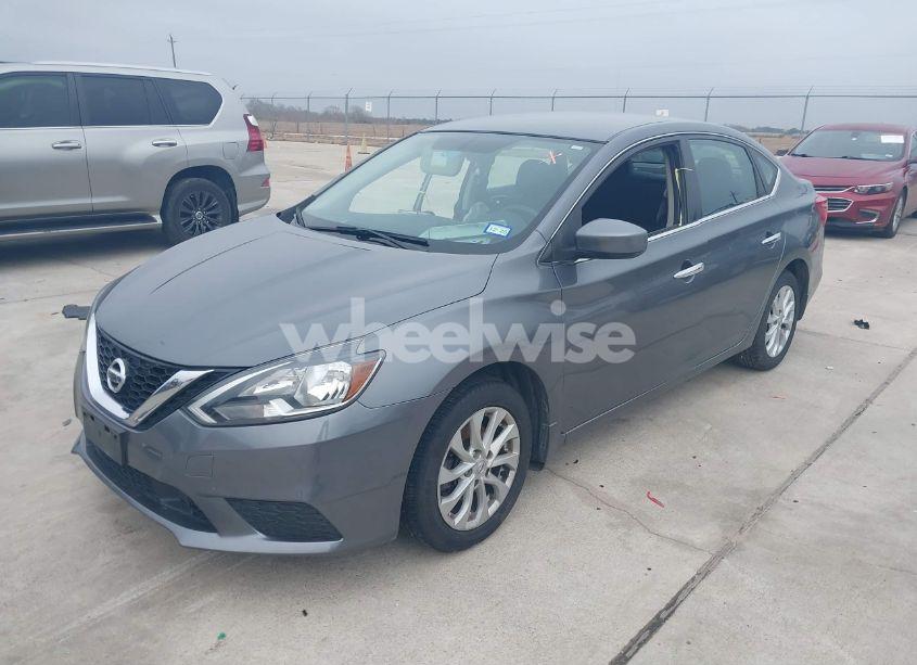 Photo 2 of 2019 Nissan Sentra SV (VIN 3N1AB7AP3KL603570)