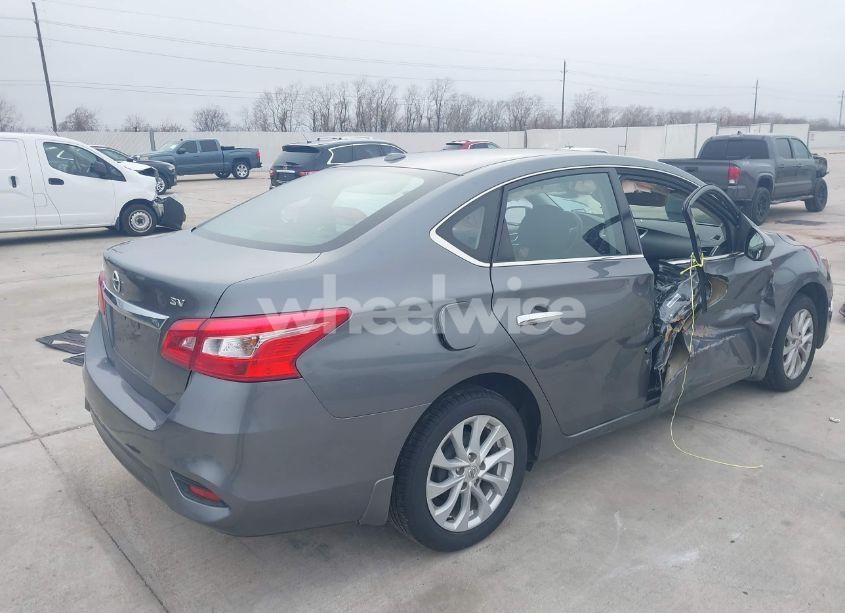 Photo 4 of 2019 Nissan Sentra SV (VIN 3N1AB7AP3KL603570)