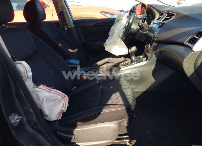 Photo 5 of 2019 Nissan Sentra SV (VIN 3N1AB7AP3KL610129)