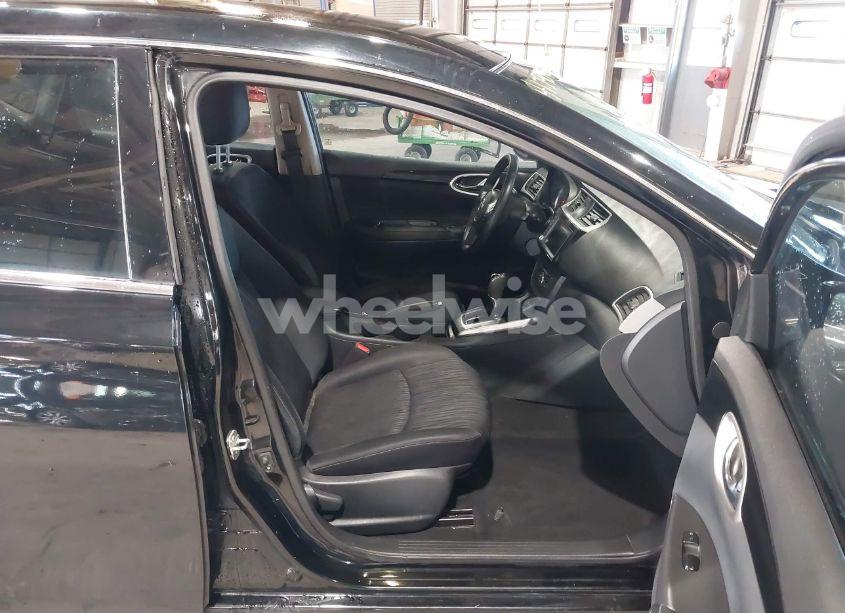 Photo 5 of 2019 Nissan Sentra SV (VIN 3N1AB7AP3KL612026)