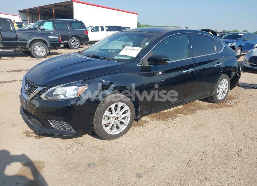 Photo 2 of 2019 Nissan Sentra SV (VIN 3N1AB7AP3KY218433)