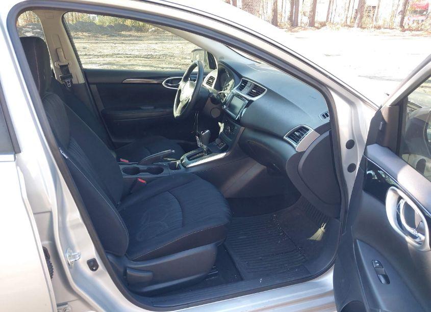 Photo 5 of 2019 Nissan Sentra SV (VIN 3N1AB7AP3KY219470)