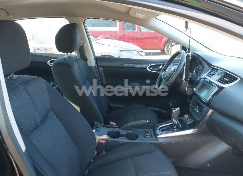 Photo 5 of 2019 Nissan Sentra SR (VIN 3N1AB7AP3KY221896)