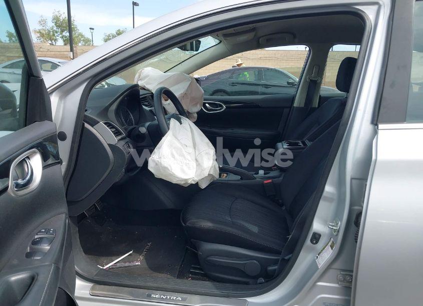 Photo 5 of 2019 Nissan Sentra SV (VIN 3N1AB7AP3KY229948)