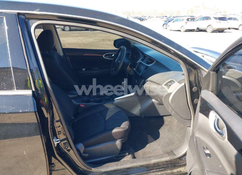 Photo 5 of 2019 Nissan Sentra SV (VIN 3N1AB7AP3KY254980)