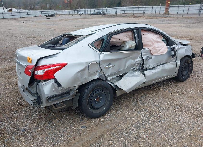 Photo 4 of 2019 Nissan Sentra S (VIN 3N1AB7AP3KY301165)