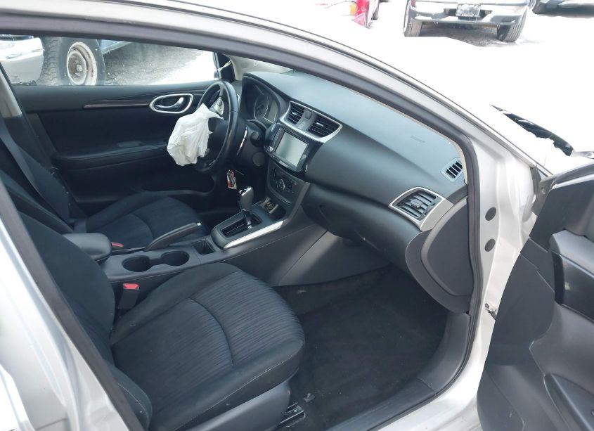 Photo 5 of 2019 Nissan Sentra SV (VIN 3N1AB7AP3KY322341)