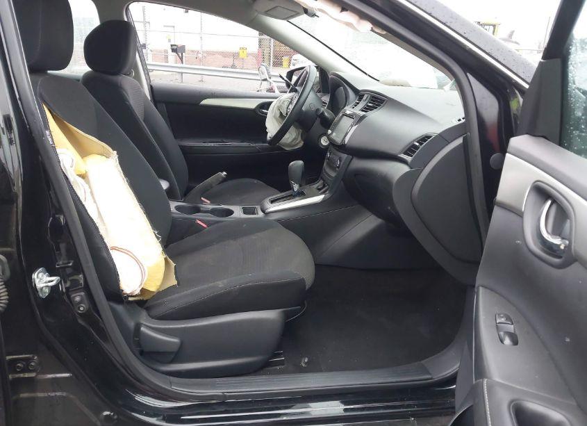 Photo 5 of 2019 Nissan Sentra S (VIN 3N1AB7AP3KY401962)