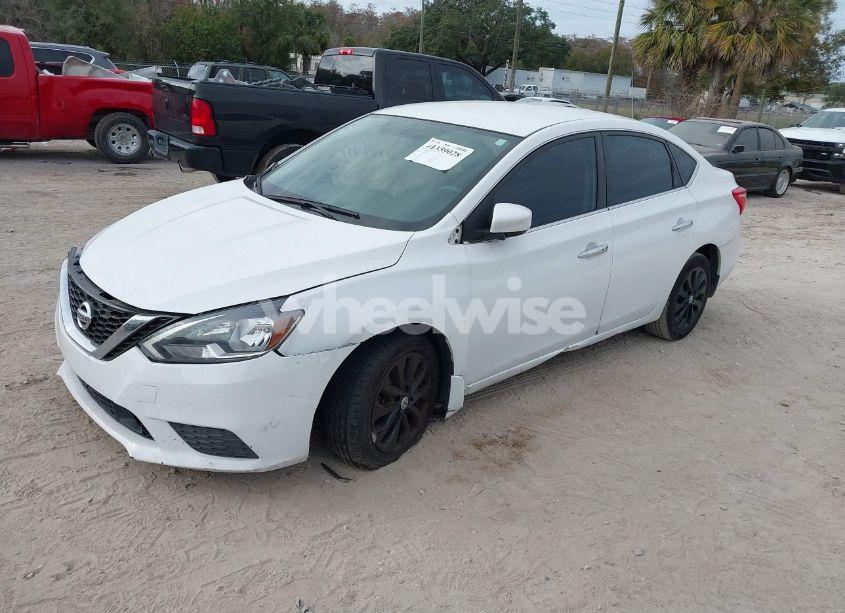 Photo 2 of 2019 Nissan Sentra SV (VIN 3N1AB7AP3KY422410)