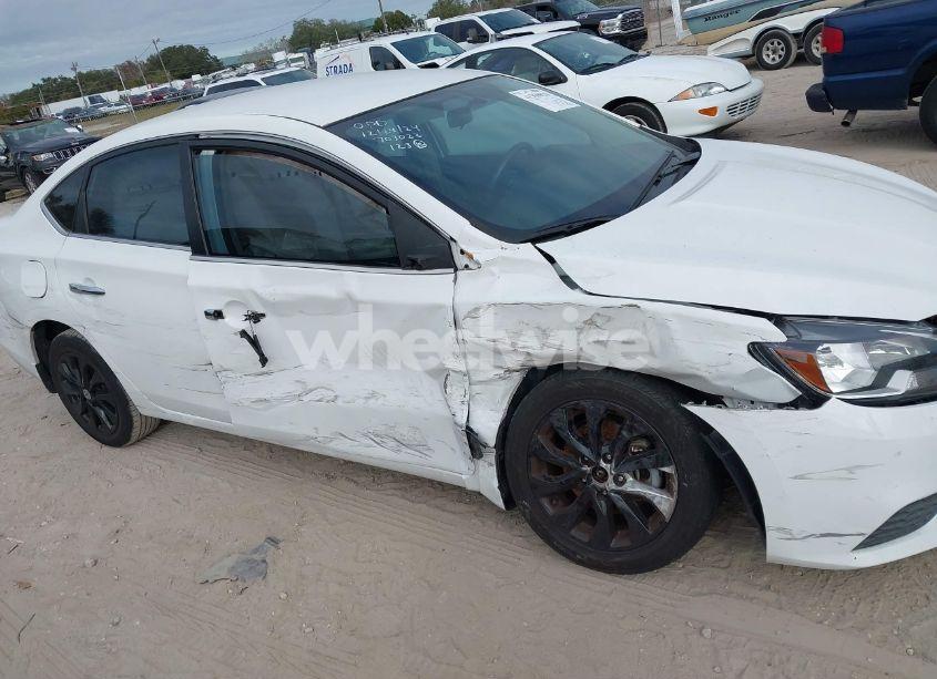 Photo 6 of 2019 Nissan Sentra SV (VIN 3N1AB7AP3KY422410)