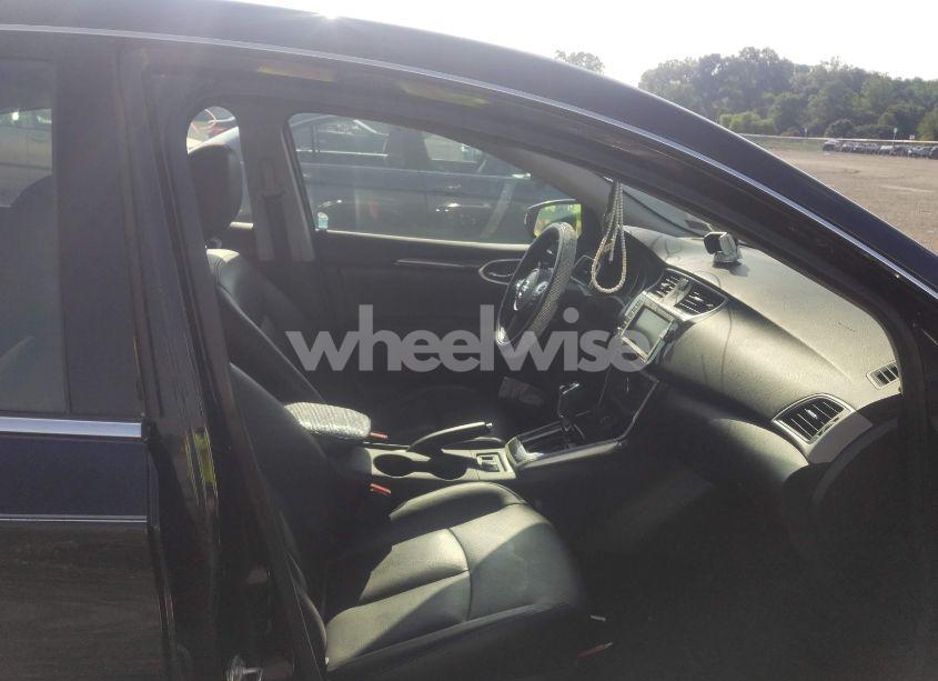 Photo 5 of 2019 Nissan Sentra SL (VIN 3N1AB7AP3KY456637)