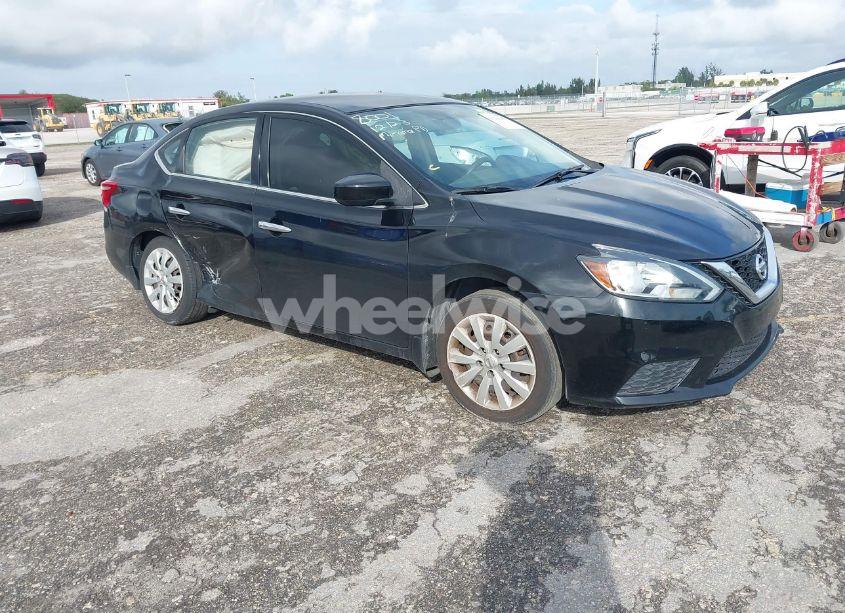 2016 Nissan Sentra S (VIN 3N1AB7AP4GY318001) main photo