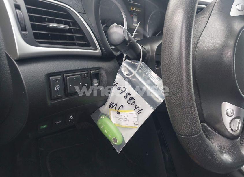 Photo 12 of 2016 Nissan Sentra SR (VIN 3N1AB7AP4GY333971)