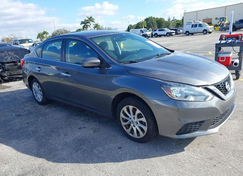 2018 Nissan Sentra SV (VIN 3N1AB7AP4JL618285) main photo