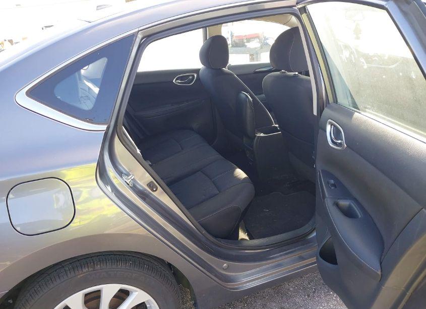 Photo 8 of 2018 Nissan Sentra SV (VIN 3N1AB7AP4JL618285)