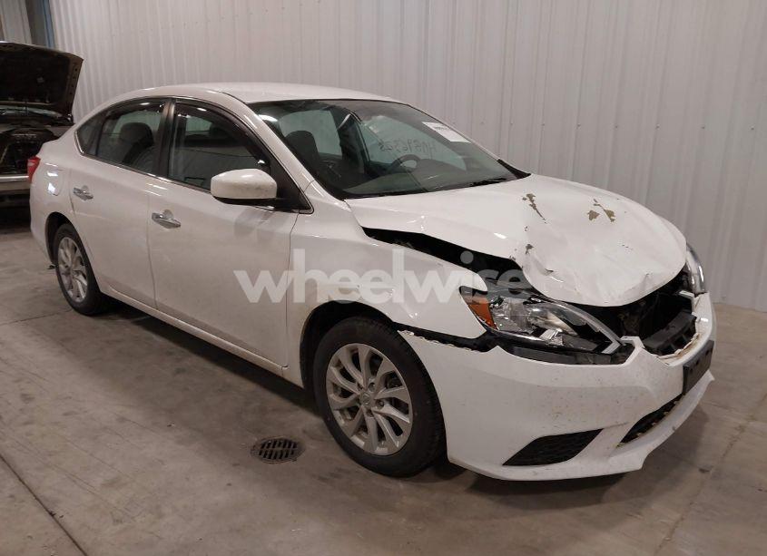 2018 Nissan Sentra SV (VIN 3N1AB7AP4JL658981) main photo