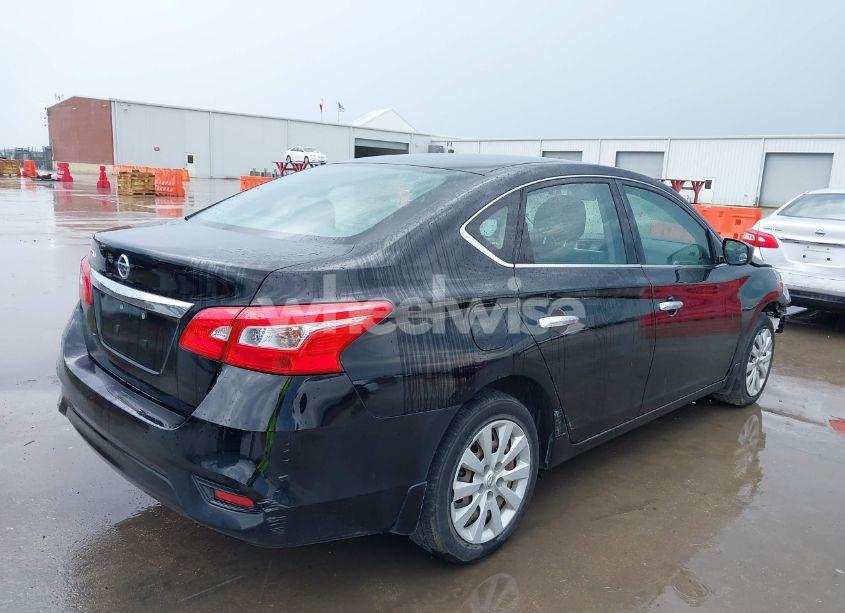 Photo 4 of 2018 Nissan Sentra S (VIN 3N1AB7AP4JY226216)