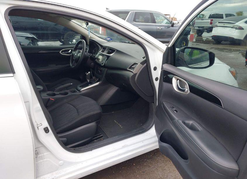 Photo 5 of 2018 Nissan Sentra SV (VIN 3N1AB7AP4JY248474)
