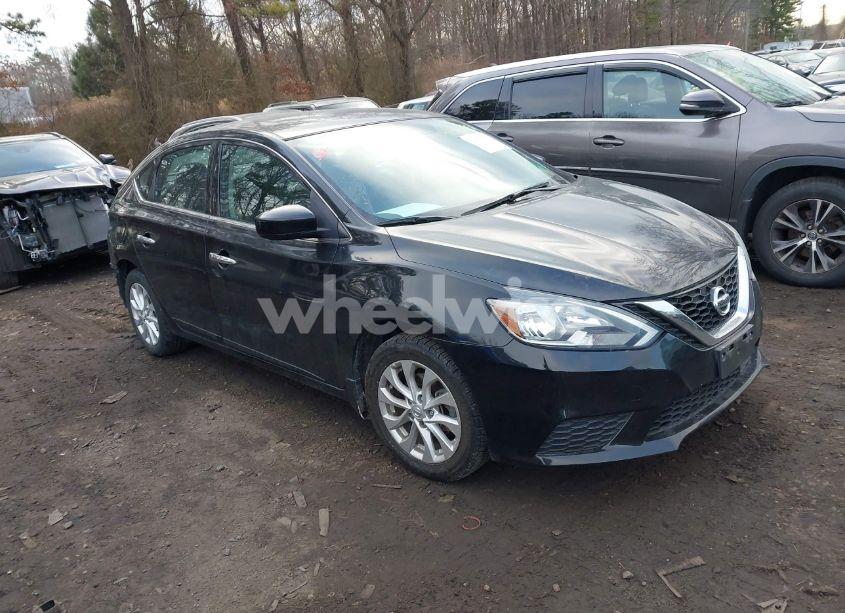 2018 Nissan Sentra SV (VIN 3N1AB7AP4JY261032) main photo
