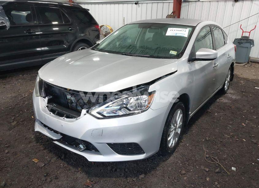 Photo 2 of 2018 Nissan Sentra SV (VIN 3N1AB7AP4JY262861)