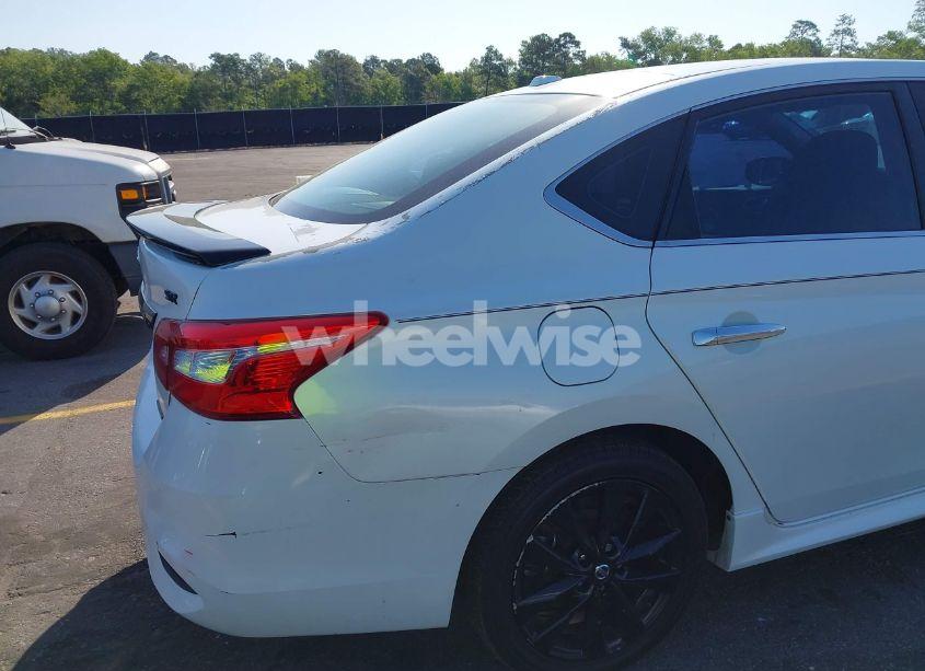 Photo 13 of 2018 Nissan Sentra SR (VIN 3N1AB7AP4JY268336)