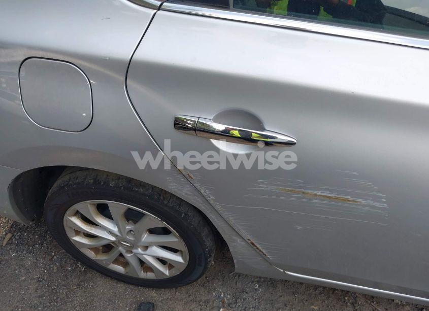 Photo 6 of 2018 Nissan Sentra SV (VIN 3N1AB7AP4JY279367)