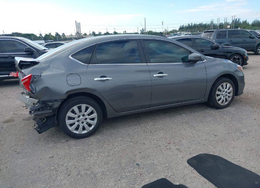 Photo 4 of 2018 Nissan Sentra S (VIN 3N1AB7AP4JY309841)