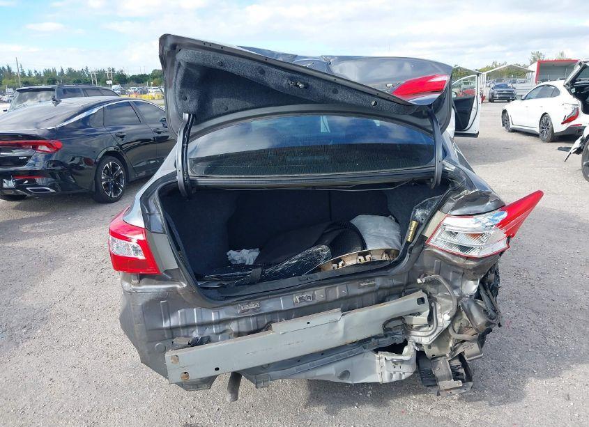 Photo 6 of 2018 Nissan Sentra S (VIN 3N1AB7AP4JY309841)