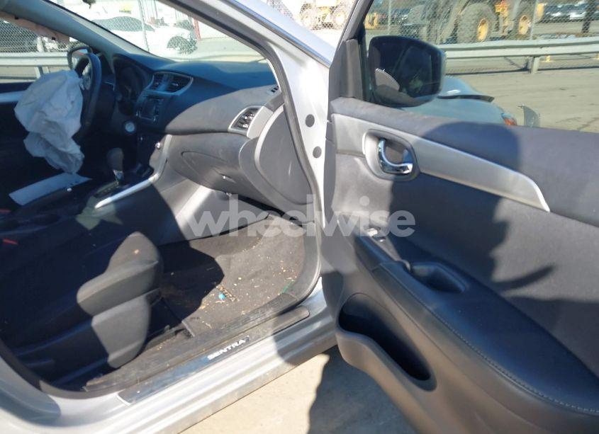 Photo 5 of 2018 Nissan Sentra S (VIN 3N1AB7AP4JY348798)