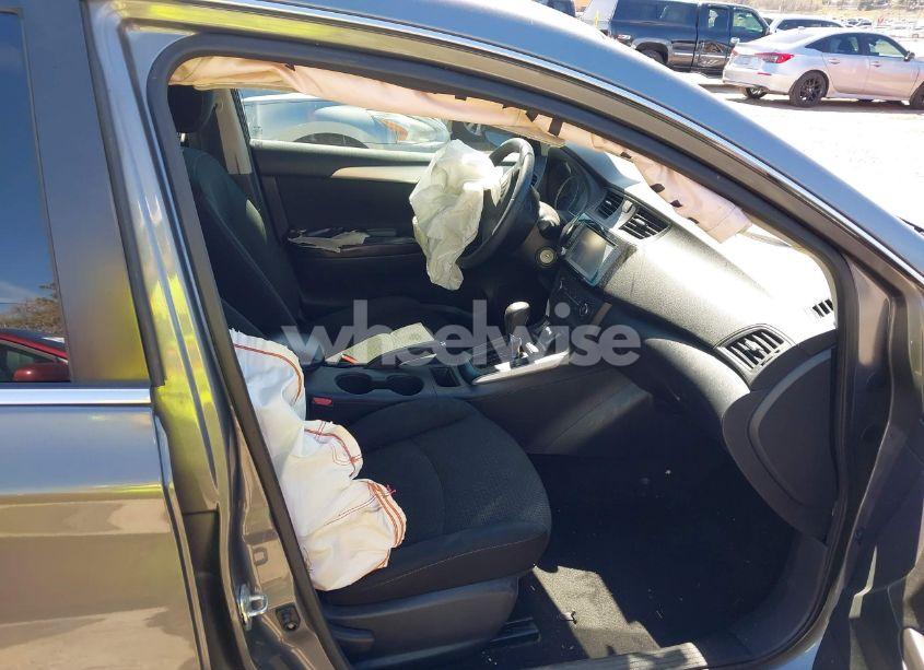 Photo 5 of 2019 Nissan Sentra S (VIN 3N1AB7AP4KY203522)