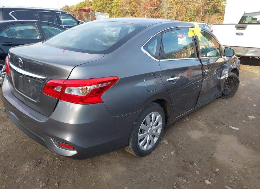 Photo 4 of 2019 Nissan Sentra S (VIN 3N1AB7AP4KY276406)