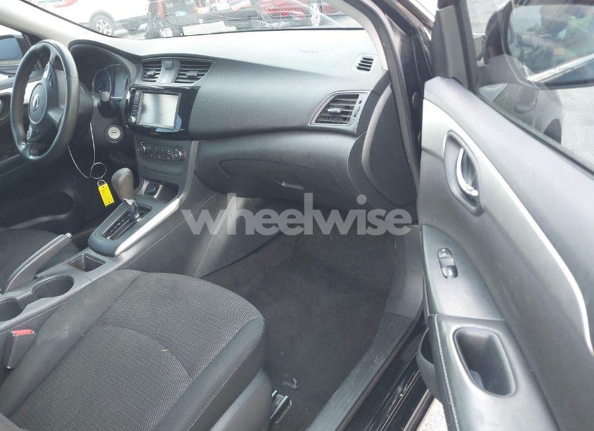 Photo 5 of 2019 Nissan Sentra S (VIN 3N1AB7AP4KY299121)