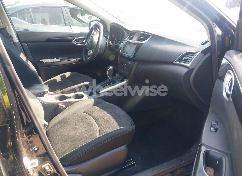 Photo 5 of 2019 Nissan Sentra SV (VIN 3N1AB7AP4KY301918)