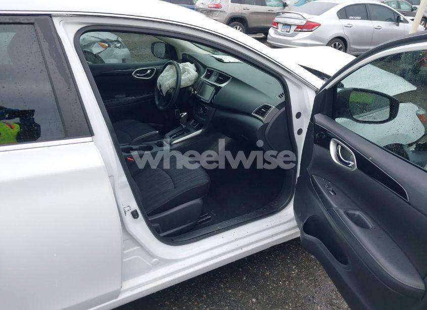 Photo 5 of 2019 Nissan Sentra SV (VIN 3N1AB7AP4KY320890)