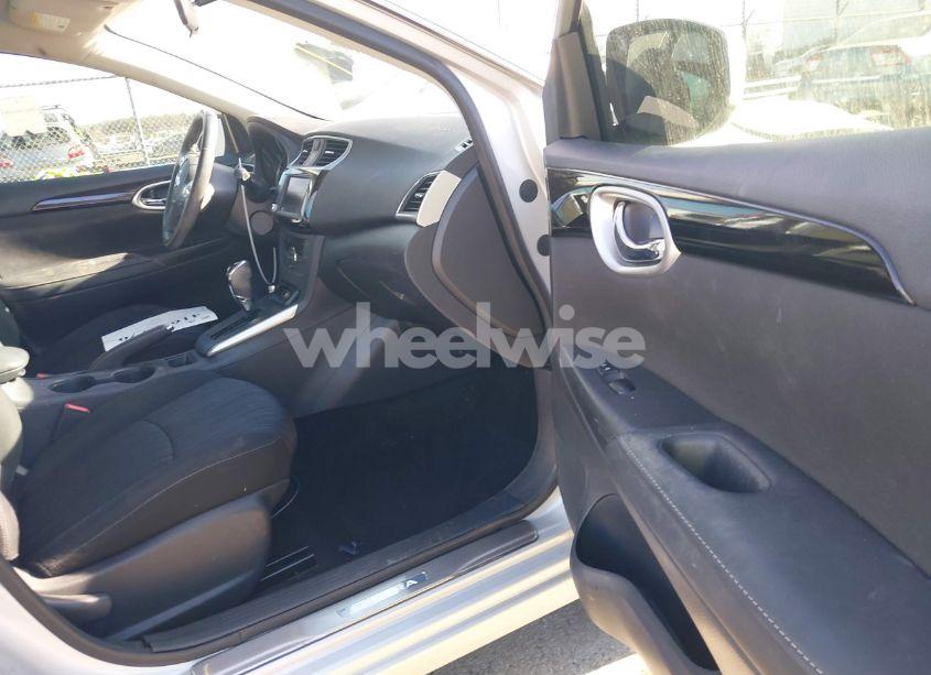 Photo 5 of 2019 Nissan Sentra SV (VIN 3N1AB7AP4KY395430)